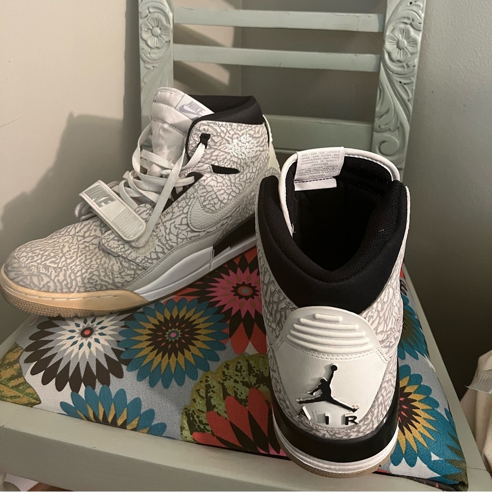 Air Jordan Legacy Flip Men’s AV3922-100 US